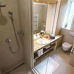 krevet i doručak Vip 4*
