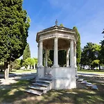 krevet i doručak Vip 4*